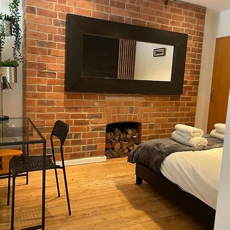 Stunning One B/R Apartment - City Centre リーズ エクステリア 写真