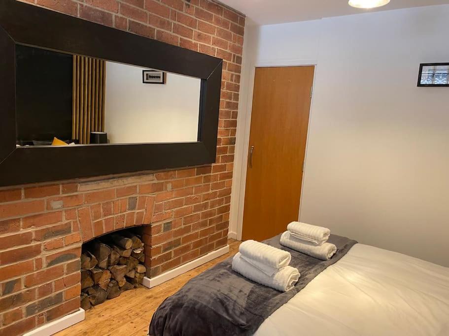 Stunning One B/R Apartment - City Centre リーズ エクステリア 写真